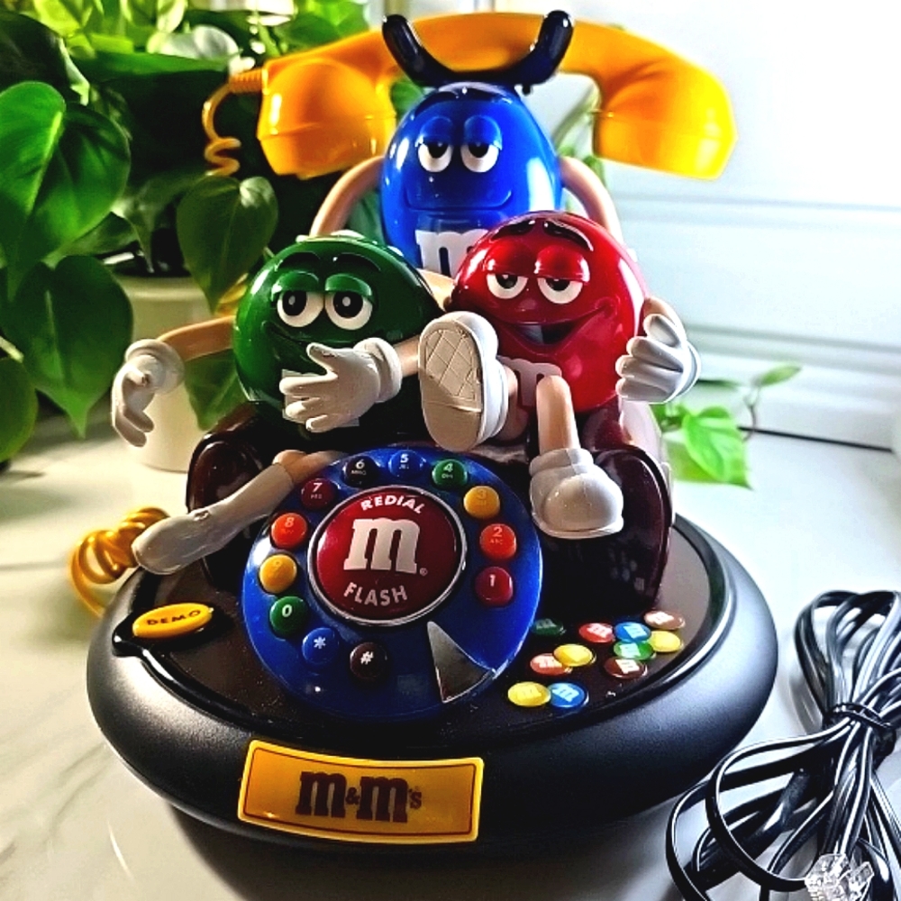 Vintage Animated M&M's Candy Landline Telephone M&Ms talks when the phone rings